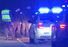 Два автомобила и товарен бус блъснаха 32 годишния пешеходец край Ямбол32 годишен