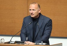 В Народното събрание бившият енергиен министър нарече критиките политическа атака