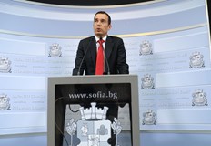 Кметът на София критикува действията на правителството за отпускането на
