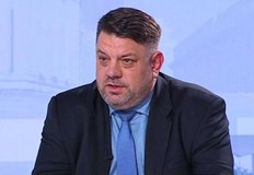 Изтребителят F 16 е с малък технически проблем нямало да натовари