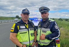 Полицаи от Бургас спасиха родилка и тя роди здраво момиченцеДвама