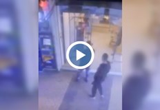 Момчетата даже не сметнали за нужно да си скрият лицатаГрупа