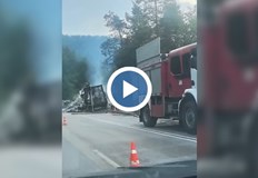 Шофьорът е невредимТежкотоварен автомобил с турска регистрация се самозапали и