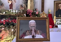 Монсеньор Страхил Каваленов и отец Валтер Горра очакват социално ориентиран