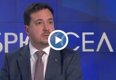 Един месец след присъединяването към Еврозоната започва двойното обозначаване на