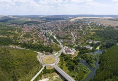 Камионите ще се движат по обходен маршрут през селата Обретеник