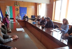 Жителите се организират с подписка срещу разработването на кариера в