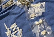 Униформените иззеха над 100 грама марихуана кокаин и амфетамини за