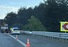 Колата е прелетя през мантинелата в посока СофияАвтомобил е излетял