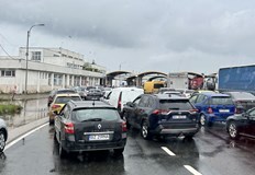 Интензивен трафик блокира моста в посока БългарияИнтензивен трафик и значително