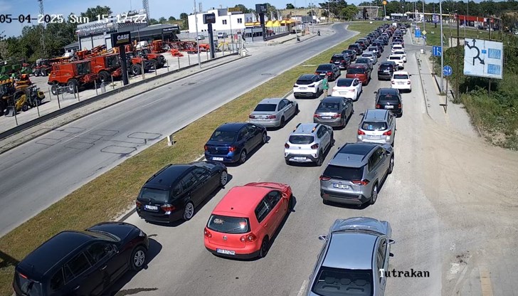 Нервите на шофьорите са опънати до краен предел в километричните колони