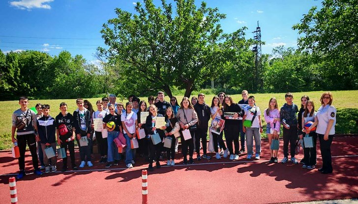 Отборът на СУ „Панайот Волов" от Бяла спечели областното състезание за защита при бедствия