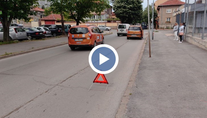 Автомобил "Нисан" се вряза странично в "Пежо" на улица "Петрохан"