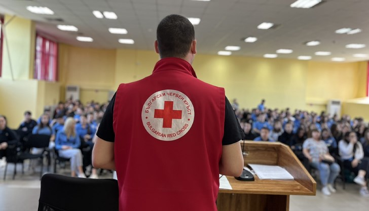 Два златни знака ще бъдат връчени на церемонията по случай Международния ден на Червения кръст