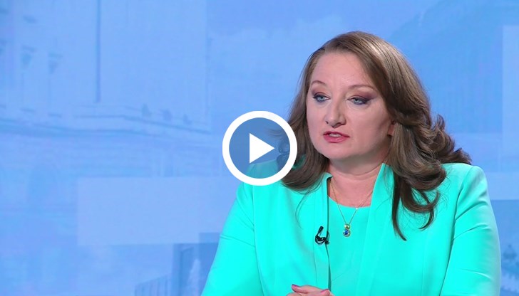 Румен Радев дължи обяснение за коктейла Молотов на 9 май