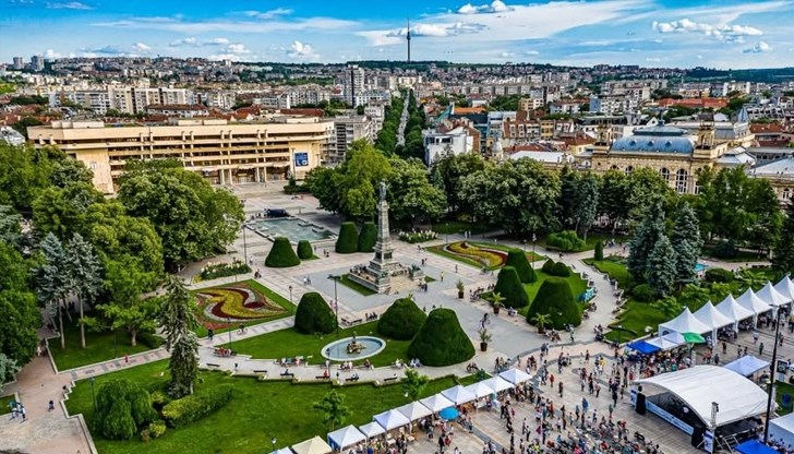 Общината обяви безплатен градски транспорт за 6 май и осигури лазерно шоу Общината обяви безплатен градски транспорт за 6 май и осигури лазерно шоу