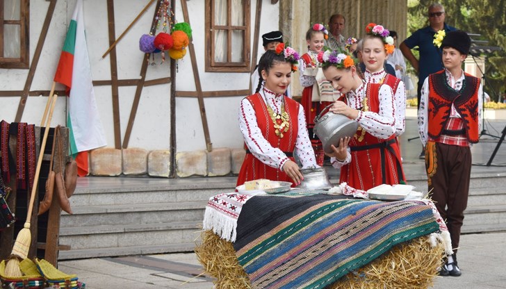 Кметът на града покани всички да усетят неповторимата атмосфера на фестивала през юли Кметът на града покани всички да усетят неповторимата атмосфера на фестивала през юли