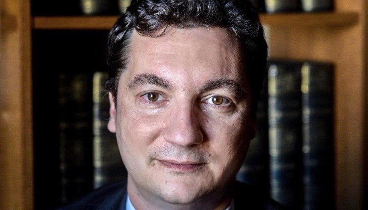 Секретарят по правни въпроси на президента подаде оставка заради референдума за еврото