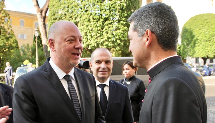 Премиерът води българската делегация за интронизацията на папа Лъв XIV