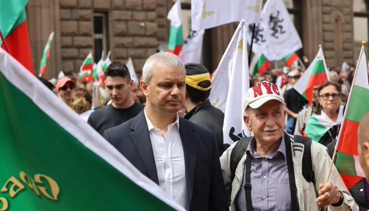 Костадин Костадинов призова за блокиране на Народното събрание в деня на публикуване на конвергентния доклад Костадин Костадинов призова за блокиране на Народното събрание в деня на публикуване на конвергентния доклад