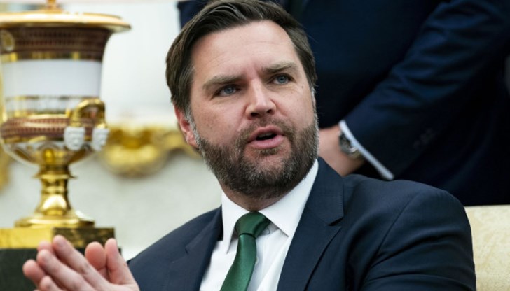 Вицепрезидентът на САЩ призова двете ядрени сили да деескалират напрежението, но заяви, че САЩ няма да се намесват Вицепрезидентът на САЩ призова двете ядрени сили да деескалират напрежението, но заяви, че САЩ няма да се намесват