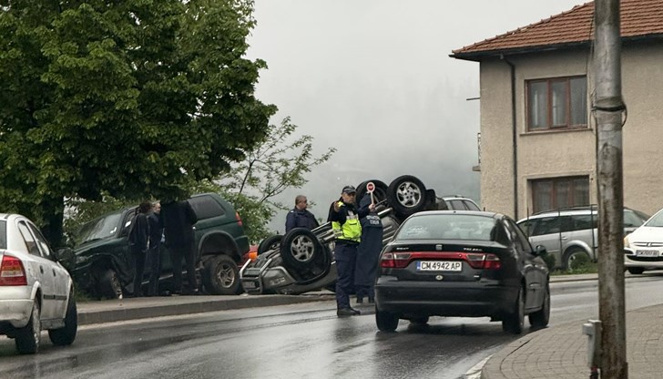 Жената е заспала зад волана Жената е заспала зад волана