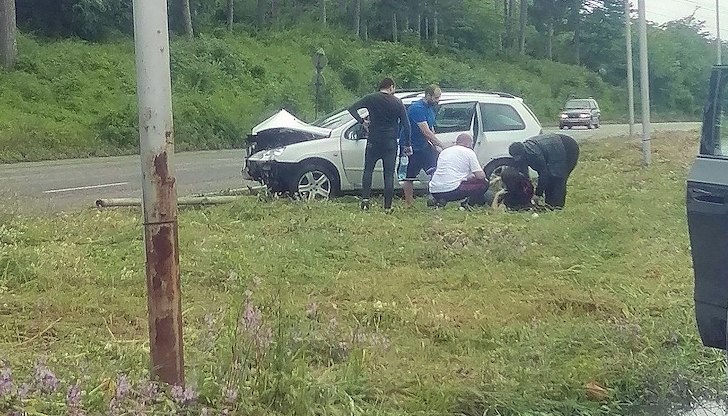 Мъжът е транспортиран до болница за преглед след инцидента в района на Охлюва