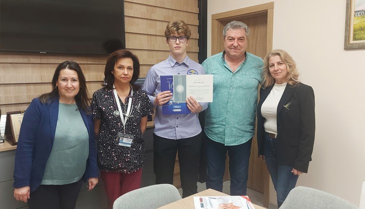 Учениците от Дойче шуле помогнаха за закупуване на устройство, което ще облекчи стреса при манипулации на малките пациенти