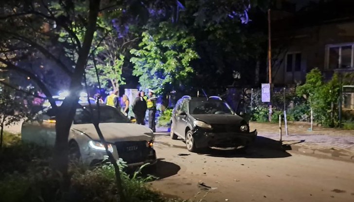 При катастрофата има пострадали, движението на градския транспорт е затруднено При катастрофата има пострадали, движението на градския транспорт е затруднено