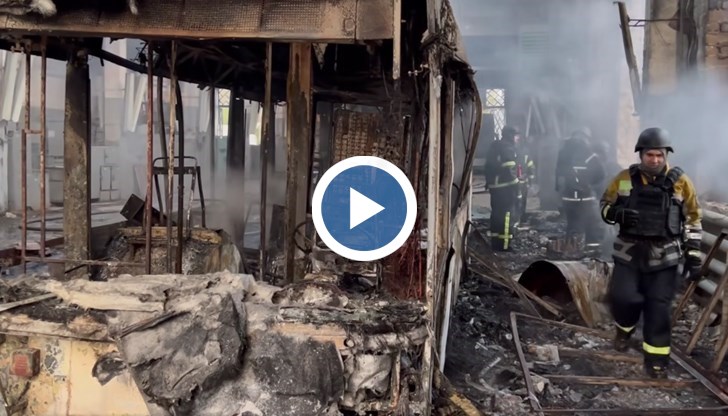 Най-малко 8 "шахеда" разбиха тролейбусното депо и повредиха обикновени многоетажни сгради, заяви украинският президент