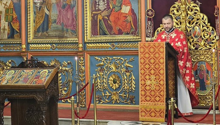 Не всички приемат Божието слово, каза русенският свещеник в катедралния храм „Света Троица" Не всички приемат Божието слово, каза русенският свещеник в катедралния храм „Света Троица"