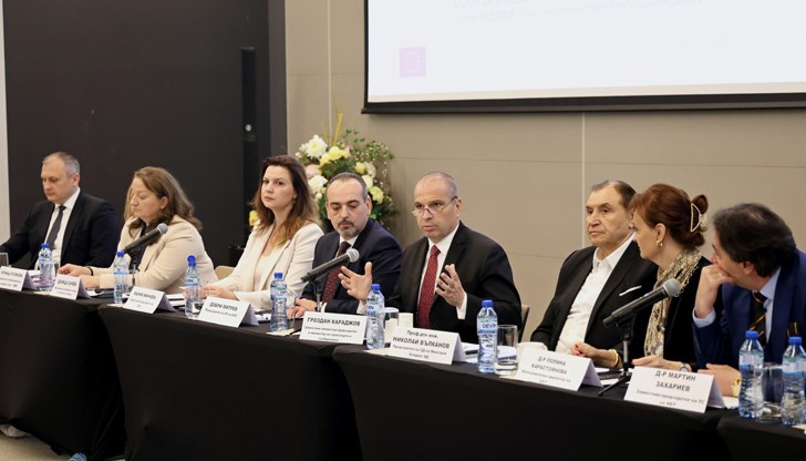 Фериботът при Русе вече 2 години не е разрешен, добави министърът на транспорта Фериботът при Русе вече 2 години не е разрешен, добави министърът на транспорта