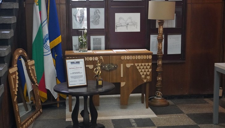 Отличието е признание за високите професионални качества и приноса към образованието в града