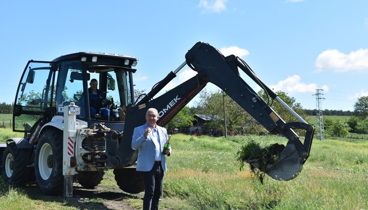 Кметът даде символичен старт на строителството