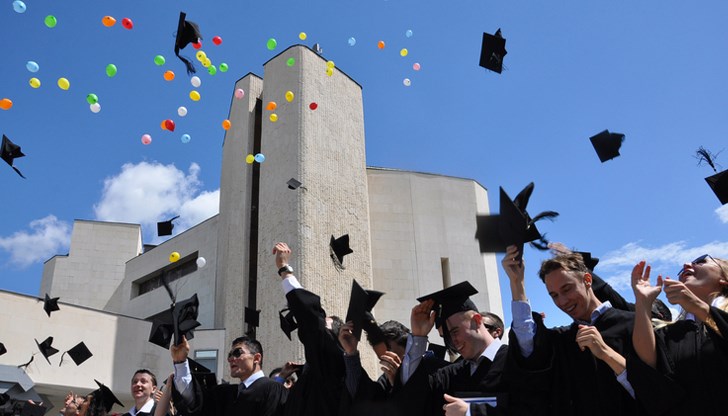 Държавният департамент подготвя разширени проверки на кандидат-студентите