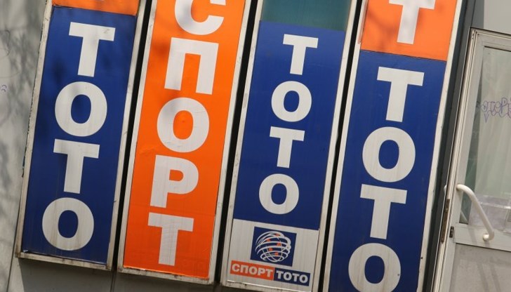 Късметлията купил фиш само за 6,40 лева, играл с по 6 числа в четирите полета Късметлията купил фиш само за 6,40 лева, играл с по 6 числа в четирите полета