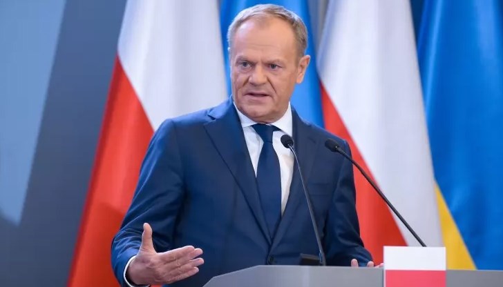 Полският премиер бе изведен от сцената след инцидента по време на тържествата за Деня на освобождението Полският премиер бе изведен от сцената след инцидента по време на тържествата за Деня на освобождението