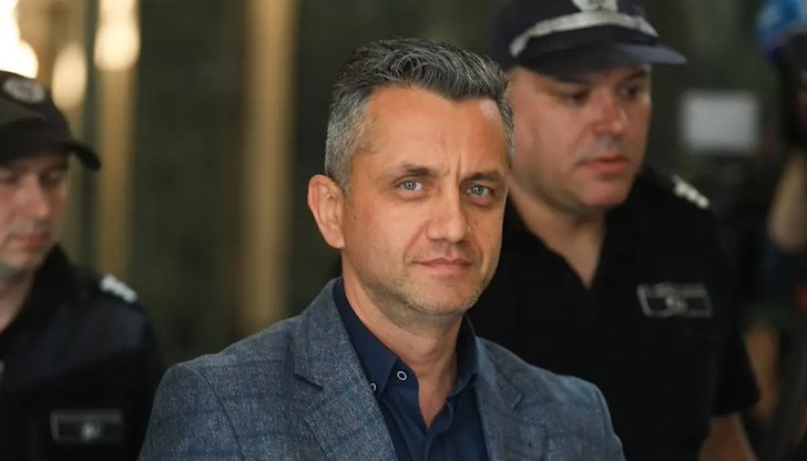 Директорът на пловдивската митница остава в ареста за контрабанда на цигари Директорът на пловдивската митница остава в ареста за контрабанда на цигари