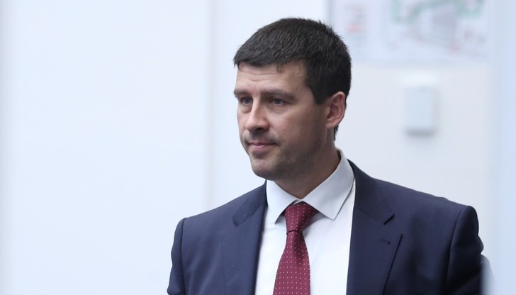 Лидерът на "Величие" подкрепя идеята за допитване до гражданите по темата за въвеждането на единната европейска валута Лидерът на "Величие" подкрепя идеята за допитване до гражданите по темата за въвеждането на единната европейска валута