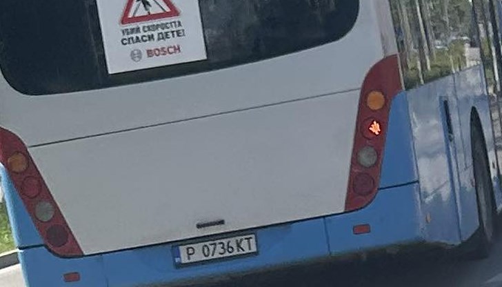 Момчето на около 10 години беше спасено благодарение на реакцията на случайни минувачи, шофьорът продължи без да реагира Момчето на около 10 години беше спасено благодарение на реакцията на случайни минувачи, шофьорът продължи без да реагира