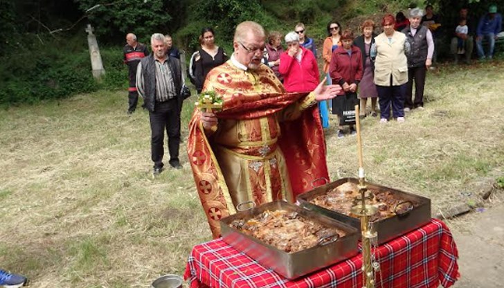 Деца от Ценово получиха първо причастие на Спасовден