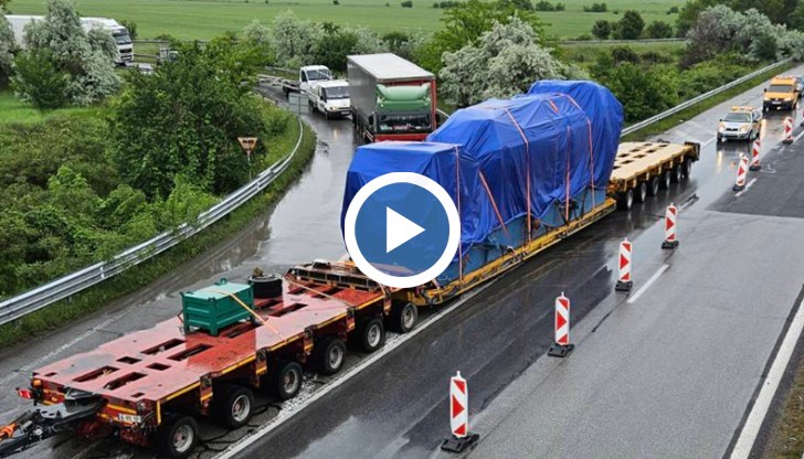 Два влекача с турска регистрация и пилотни автомобили се движат по магистралата