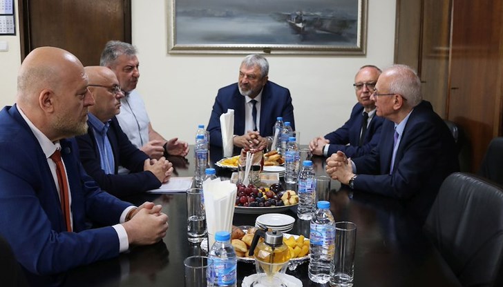 Силви Кирилов пристигна в Русе по покана на областния управител Драгомир Драганов Силви Кирилов пристигна в Русе по покана на областния управител Драгомир Драганов