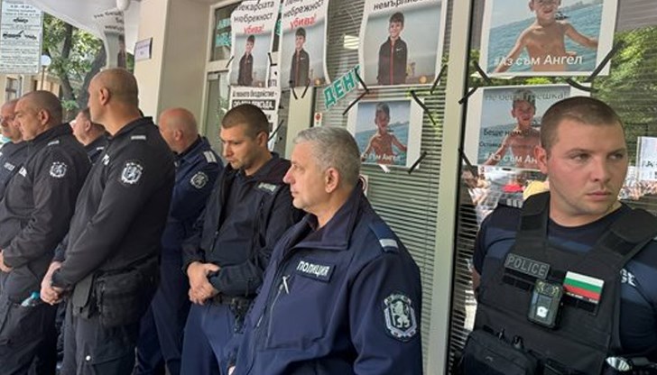 Служителите на реда запазиха самообладание, въпреки напрежението и емоциите на протеста