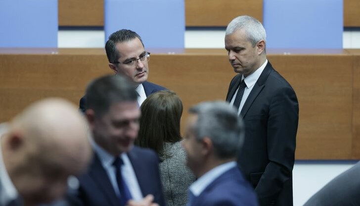 Лидерът на "Възраждане" организира протестно събиране в НДК след отхвърляне на референдума за еврото