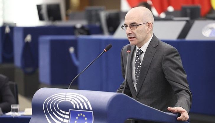 Волгин сравни евролидерите със сомнамбули, маршируващи към апокалипсис