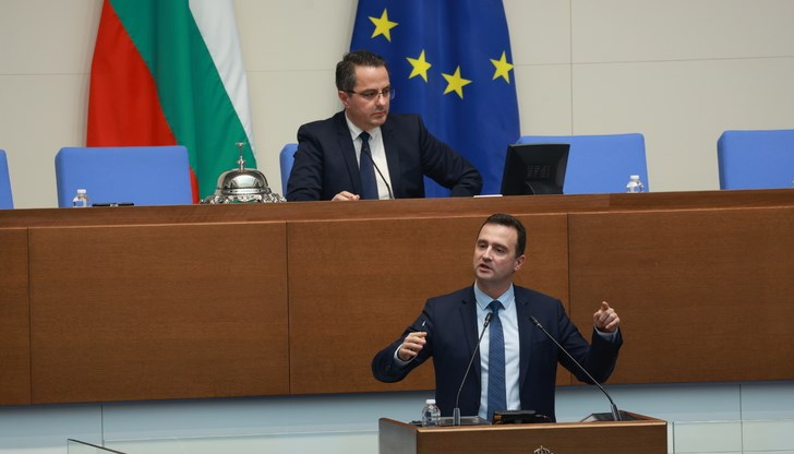 Депутатите приеха промени в Закона за енергетиката, които запазват ролята на КЕВР при определяне на цените