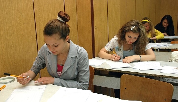 На утрешната матура ще се явят над 200 ученика по-малко в сравнение с предходната година На утрешната матура ще се явят над 200 ученика по-малко в сравнение с предходната година