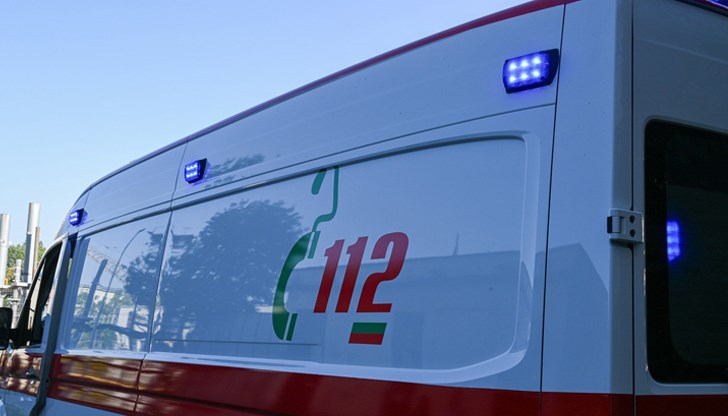 Водачката на автомобила и тригодишно дете са настанени в болница Водачката на автомобила и тригодишно дете са настанени в болница