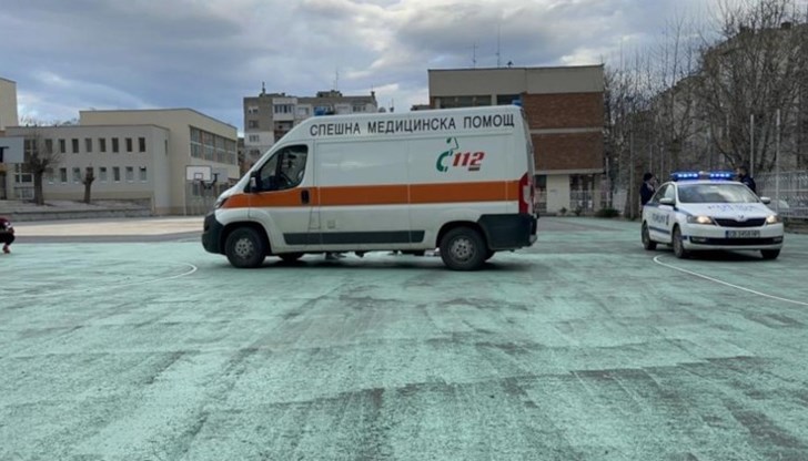 Баща и дядо нахлуха в училище, пострада директорката